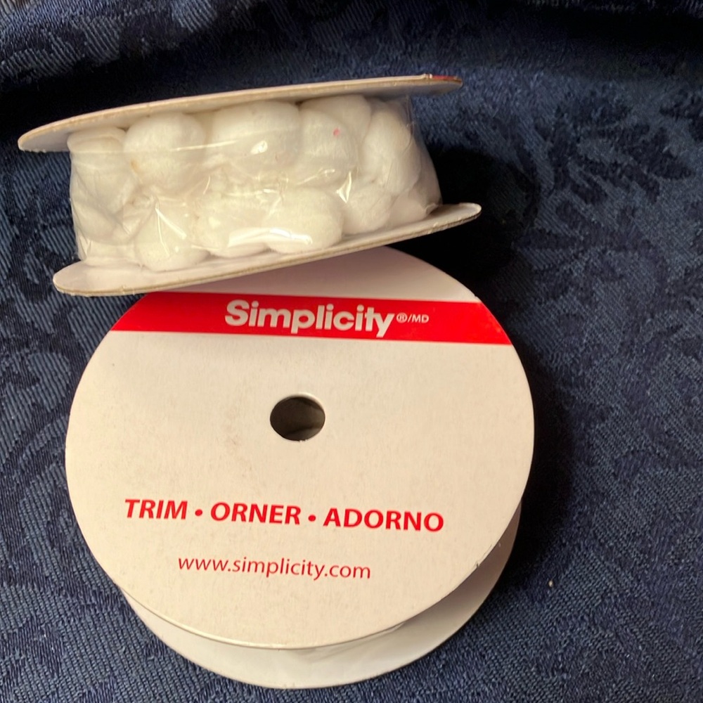 Simplicity White Pom Pom Trim